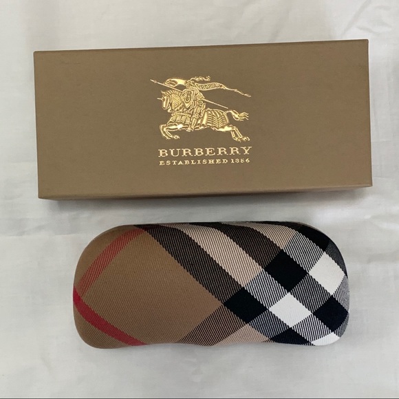 Burberry Accessories - Burberry sunglasses case